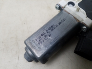 BMW 5 SERIES E61 (2004–2010) Front door window regulator motor 6922268 - 6
