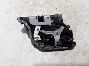 BMW 5 SERIES G31 (2017–2026) Rear side door lock 7477690 - 4