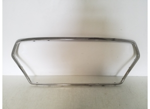  Front grille trim 