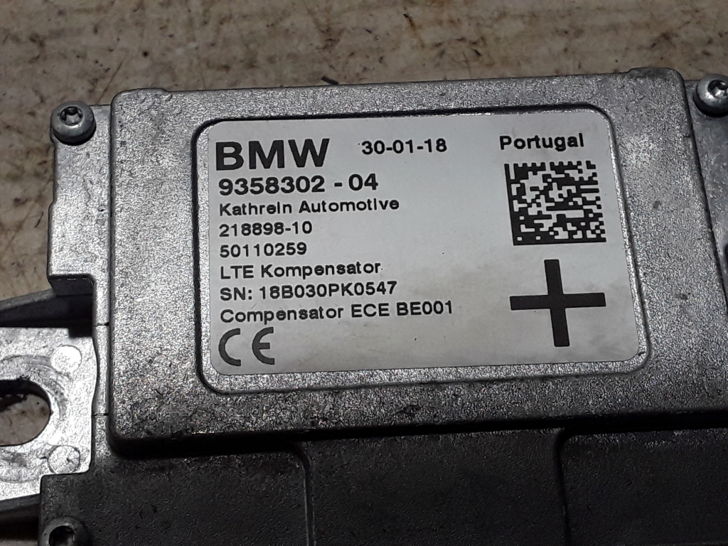 BMW 5 Series G30/G31 (2016-2023) Antenos stiprintuvas 9358302 22477018