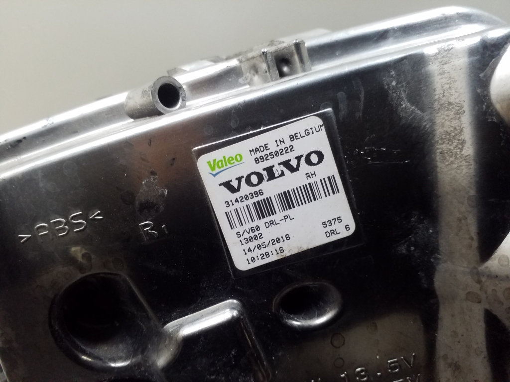 VOLVO V60 1 generation (2010-2020) Противотуманка бампера передняя правая 31420396 24945811