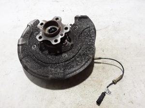   Rear wheel hub  - 6861138 