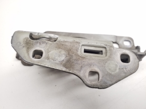  Engine cover hinge 