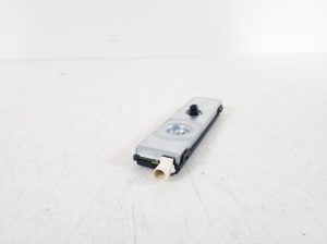 Mercedes Benz B-Class 246 (2011–2017) Antenna amplifier A1668200689 - 3