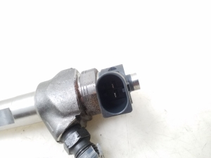  Fuel injector 