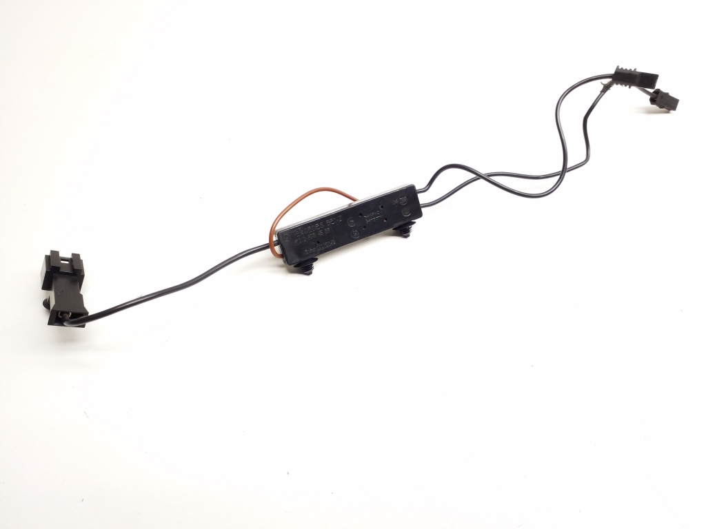 Mercedes Benz E-Class W212 (2009–2015) Antenni võimendi A2128704589 Mercedes Benz E-Class W212 (2009–2015) Antenni võimendi A2128704589