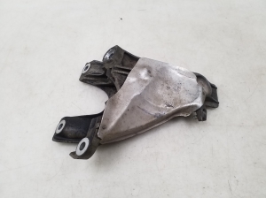 BMW 5 SERIES E61 (2004–2010) Engine bracket 6770940 - 2