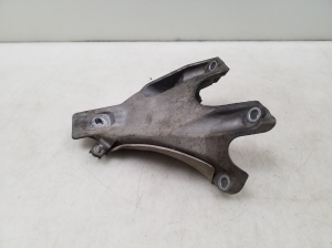 BMW 5 SERIES E61 (2004–2010) Engine bracket 6770940 - 5