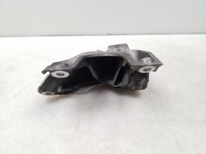 BMW 5 SERIES E61 (2004–2010) Engine bracket 6770940 - 6