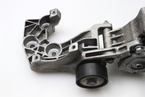 Opel Mokka (2012–2020) Generaatori kinnitus 552805357 - 4