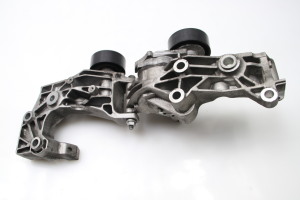 Opel Mokka (2012–2020) Generaatori kinnitus 552805357 - 5
