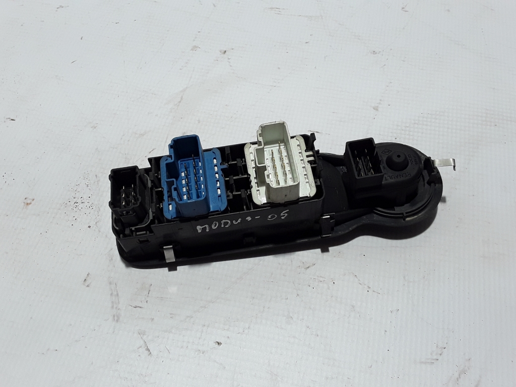 RENAULT Modus 1 generation (2004-2012) Front Left Door Window Switch 8200379694 22477377