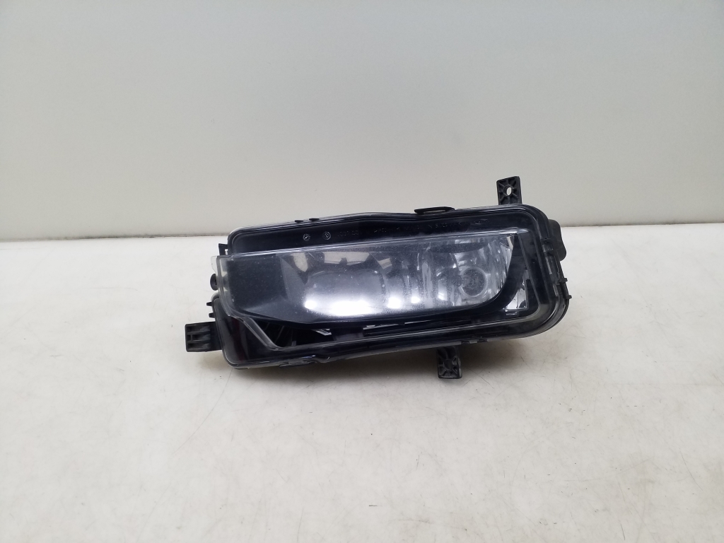 Used Volkswagen Transporter Front bumper fog lamp 7E0941661A