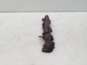  Exhaust manifold 