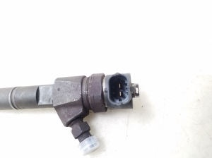  Fuel injector 