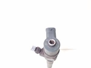  Fuel injector 