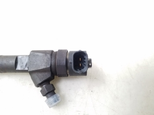  Fuel injector 