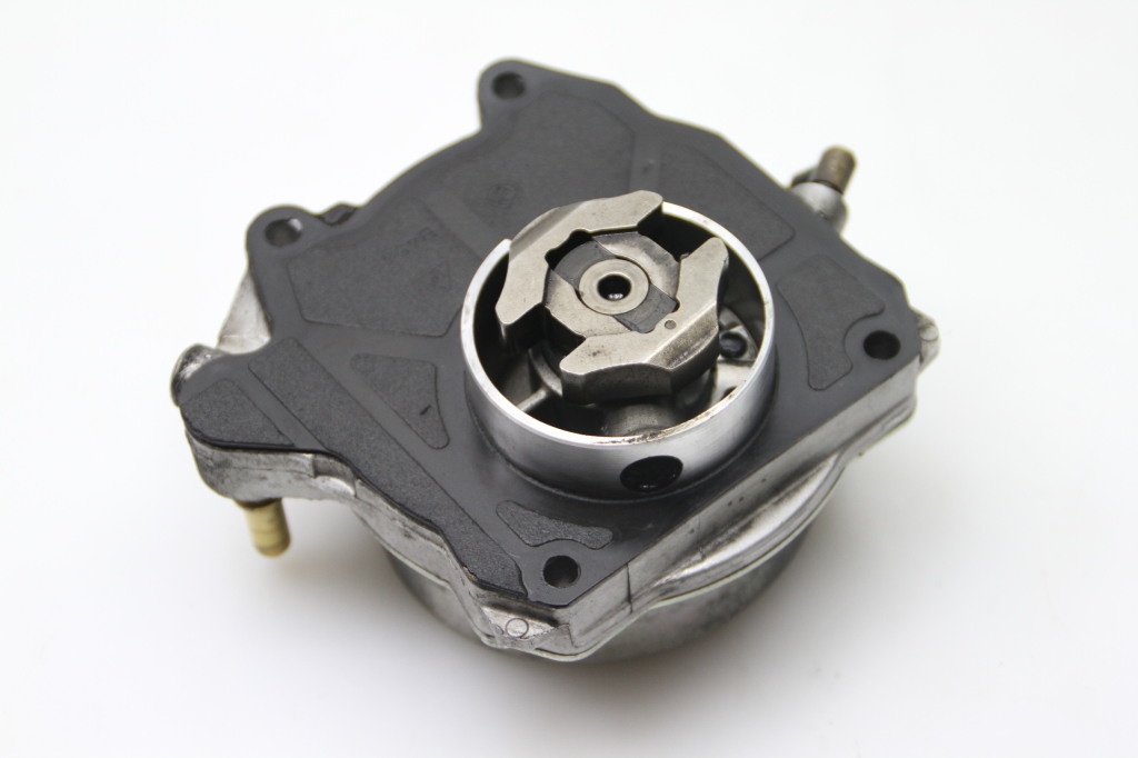 Used Opel Insignia Vacuum pump 55205446