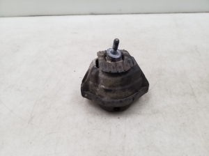 BMW 5 SERIES E61 (2004–2010) Engine mount 6761090 - 4