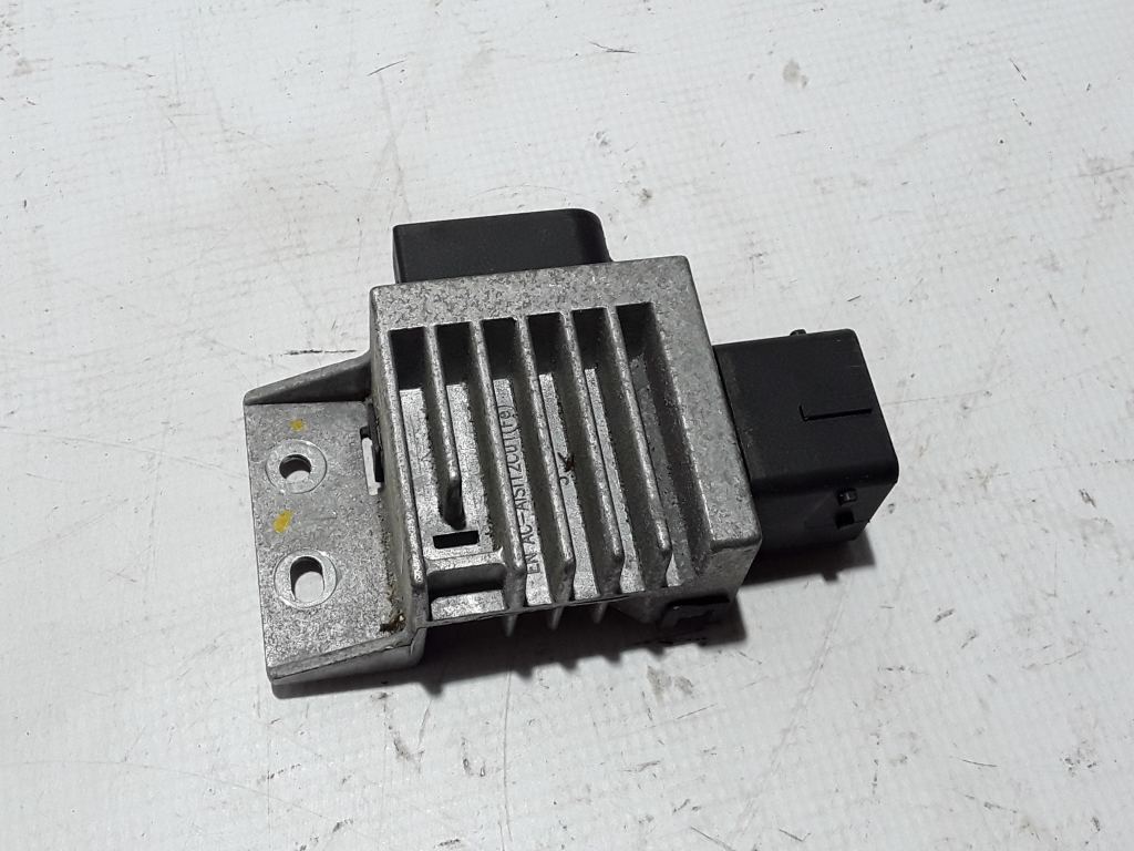 Used RENAULT Clio Cooling fan relay 271203982R