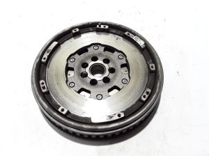  Clutch flywheel 