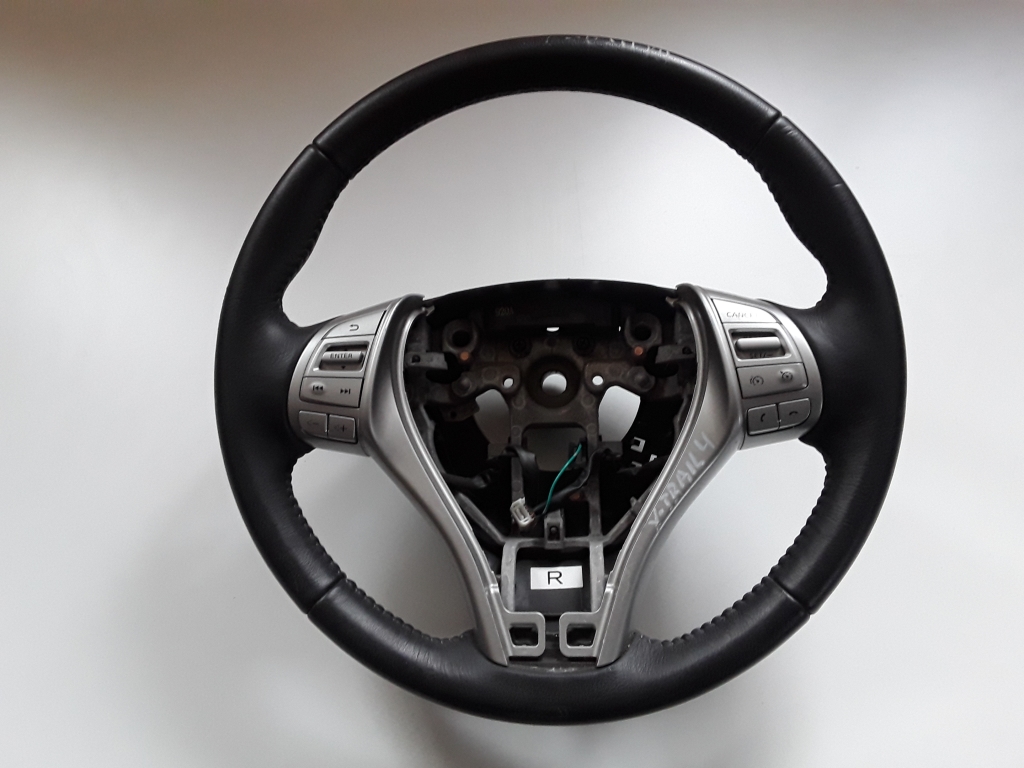 Used NISSAN X-Trail Steering wheel 920A