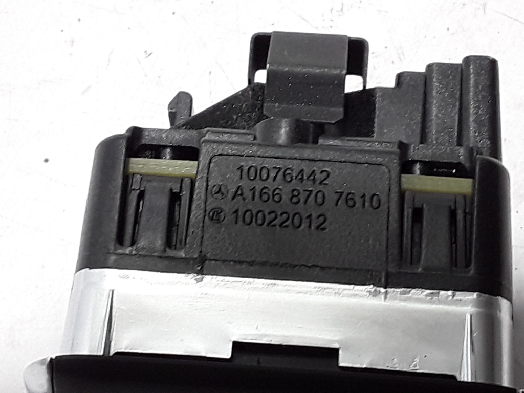 MERCEDES-BENZ GLS-Class X166 (2015-2020) Galinio dangčio (bagažinės) atidarymo mygtukas A1668707610 22477504