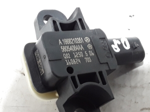 Mercedes Benz GLS 166 (2015–2019) Airbagsensor A1668210351 - 3