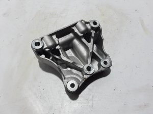  Engine holder 