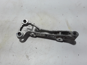  Front axle bracket 