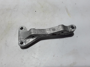   Front axle bracket 