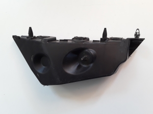 Front bumper bracket - AM5117D958A