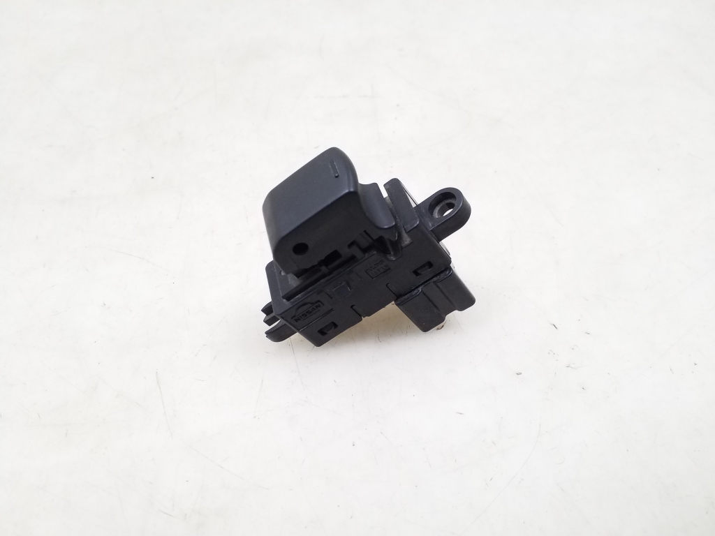 NISSAN X-Trail T31 (2007-2014) Rear Right Door Window Control Switch 25411JG000 24948352