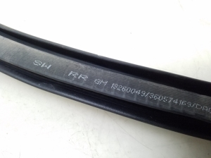  Rear side door sealing rubber on the body 