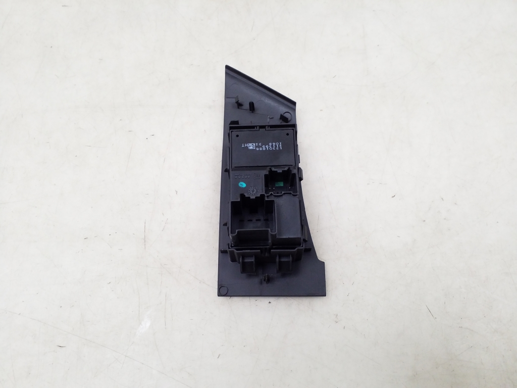 OPEL Astra J (2009-2020) Front Right Door Window Switch 13301886 24951178