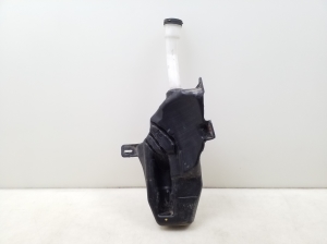 Opel Astra J (2009–2017) Front washer fluid reservoir 13260579 - 2