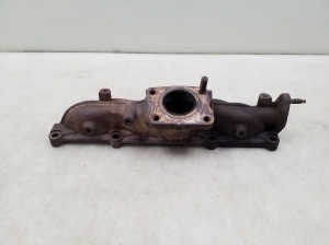  Exhaust manifold 