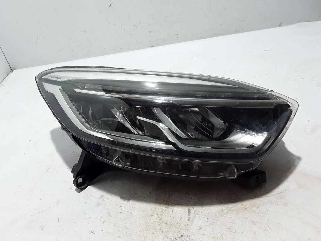 Used RENAULT Captur Headlights 260107244R