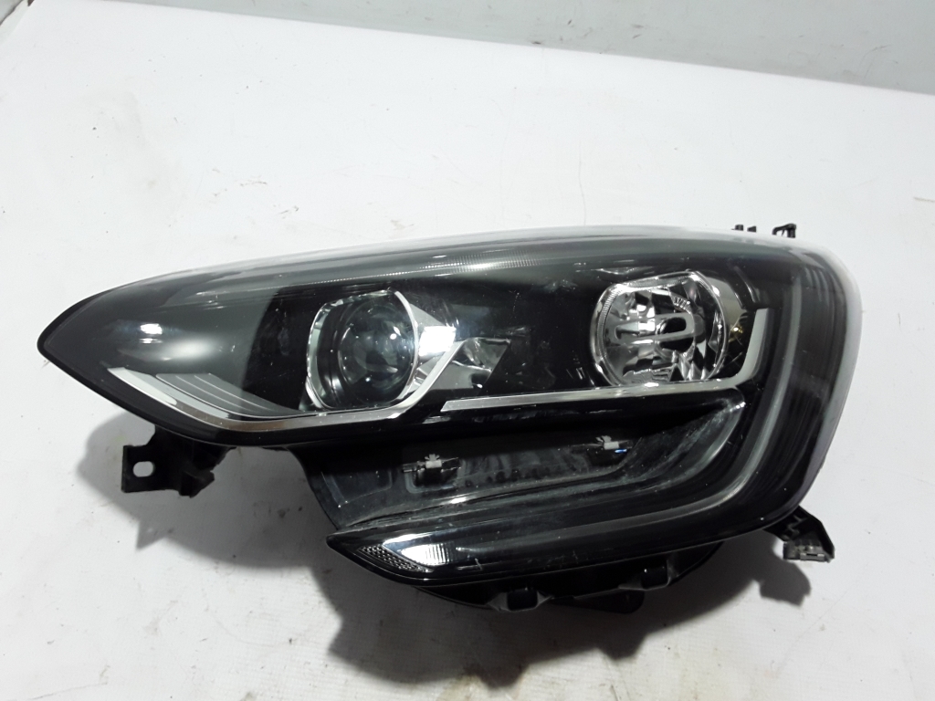 Used RENAULT Megane Headlights 260607159R