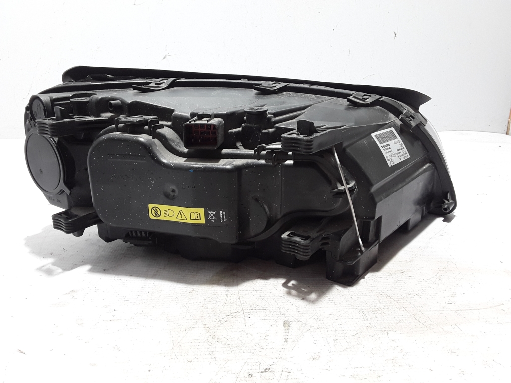 VOLVO S80 2 generation (2006-2020) Phare avant gauche 31383540 22478548