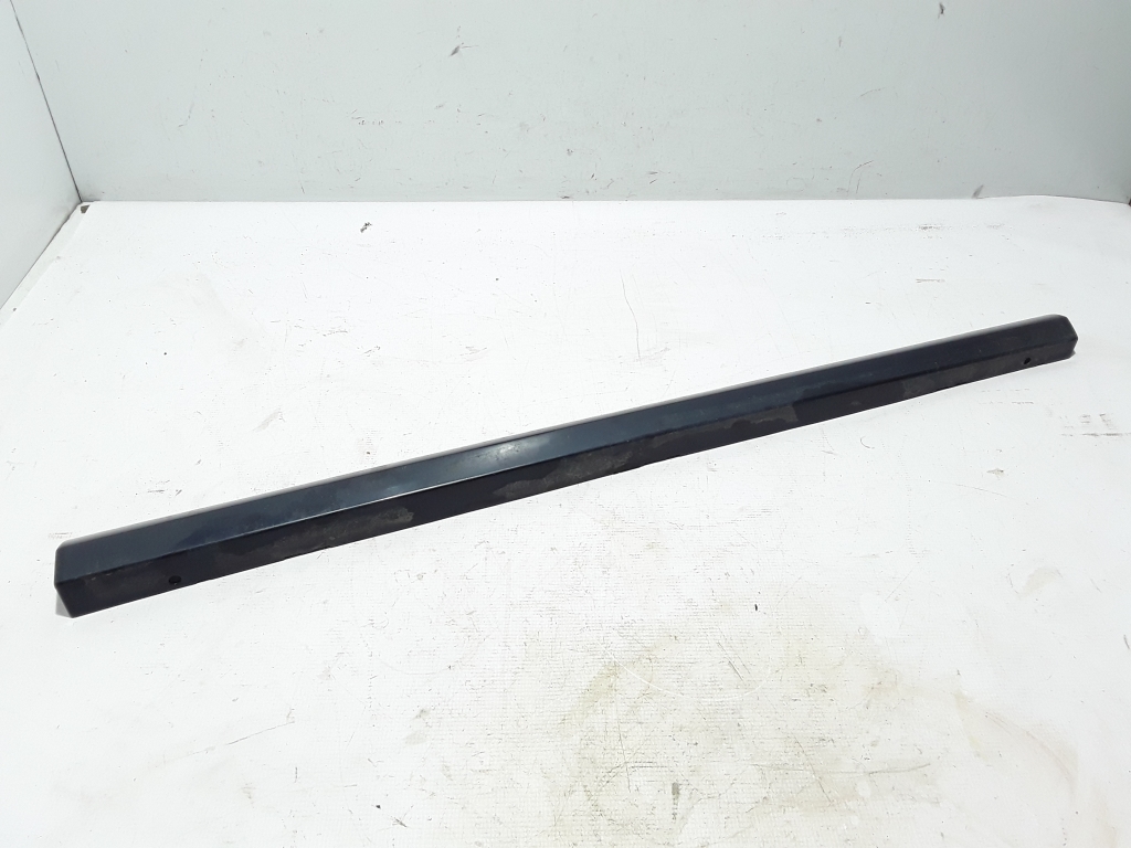 Used VOLVO V70 Front door strip 30678133