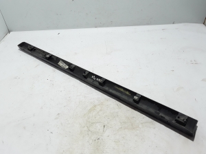 VOLVO V70 III (2007–2017) Front door molding 30678133 - 3