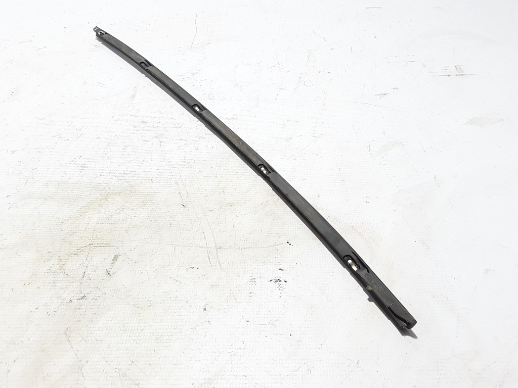 Used VOLVO V70 Windscreen strut outer 31214492