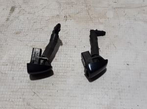  Windscreen washer nozzle 