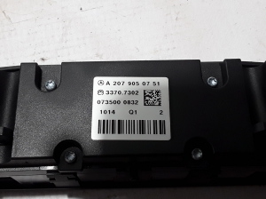 Mercedes Benz E-Class W207 (2009–2017) Istmesoojenduse lüliti A2079050751 - 2