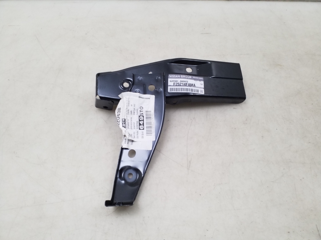 NISSAN E-NV 200 ME0 (2013–2026) Weitere Details des Frontrahmens F25124FAMA NISSAN E-NV 200 ME0 (2013–2026) Weitere Details des Frontrahmens F25124FAMA