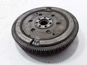  Clutch flywheel 