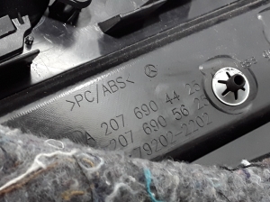 Mercedes Benz E-Class W207 (2009–2017) Tagumise küljeukse polster A2076904425 - 3