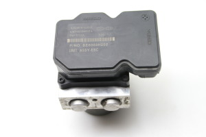Kia Sorento (2009–2014) ABS unit 589102P970 - 2