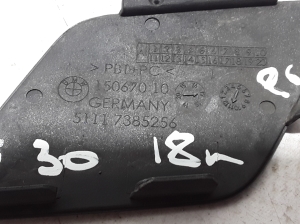 BMW 5 SERIES G31 (2017–2026) Front bumper tow hook cover 7385256 - 3